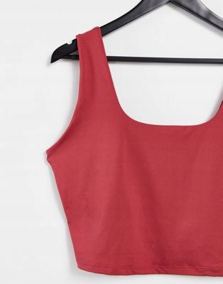 czerwony sportowy top