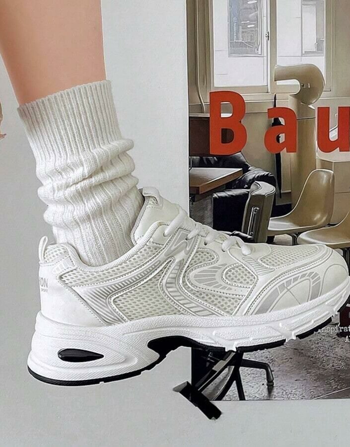 białe buty sportowe 