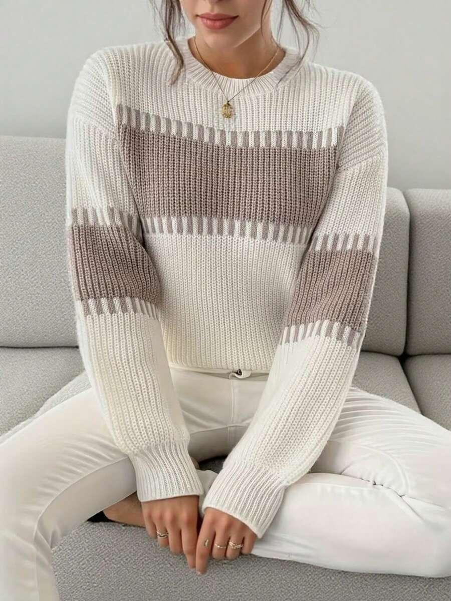 beżowy sweter okrągły dekolt