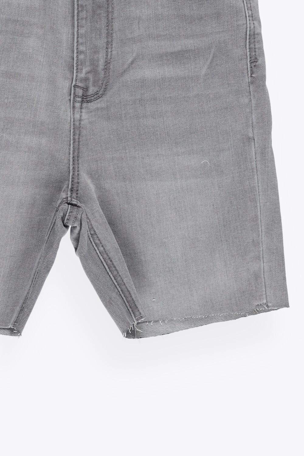 szare krótkie spodenki jeansowe szorty 