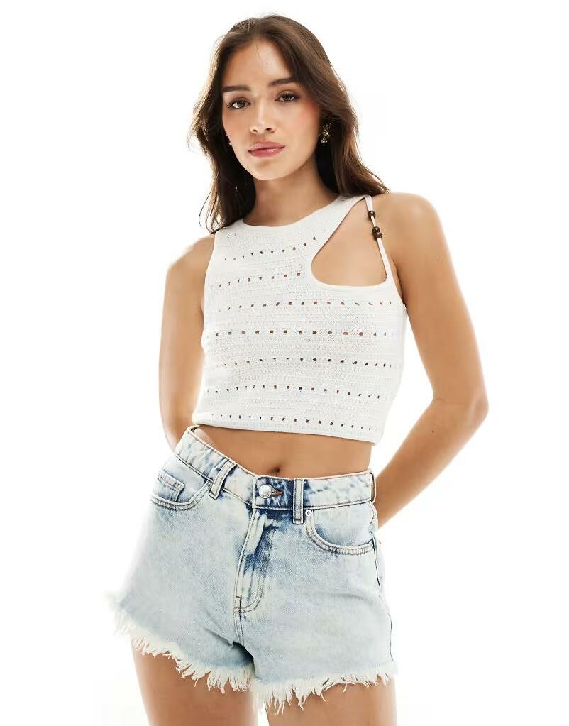 szydełkowy crop top wycięcie