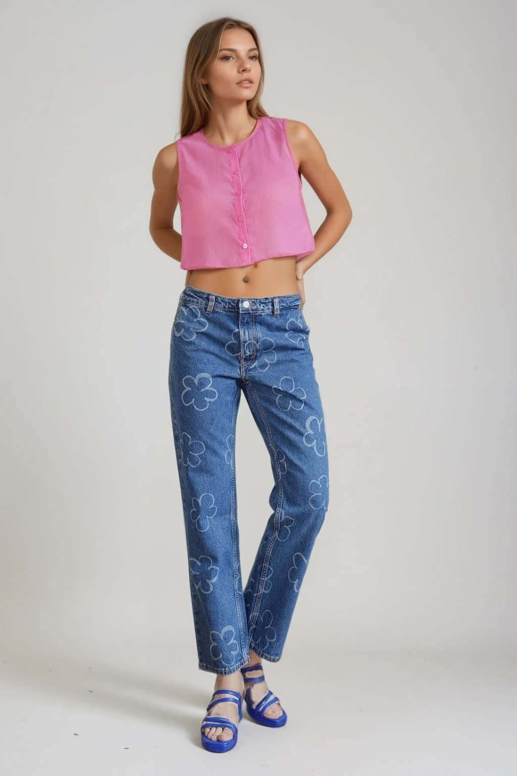 niebieskie spodnie print jeans