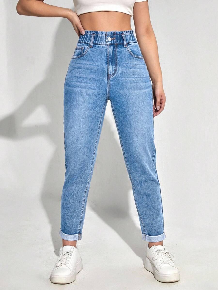 niebieskie spodnie jeans