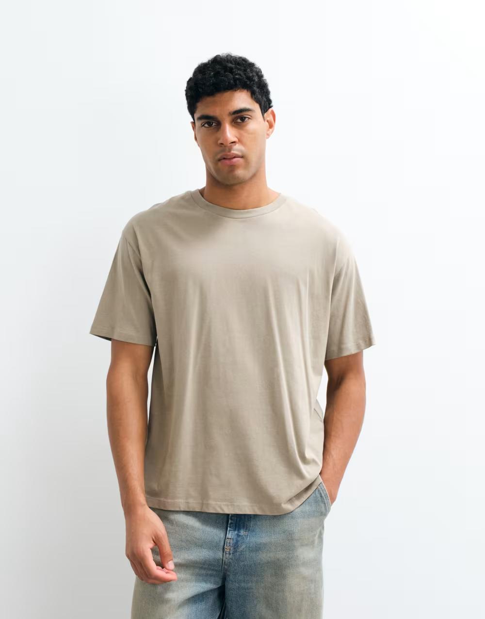 beżowy t-shirt oversize okrągły dekolt print