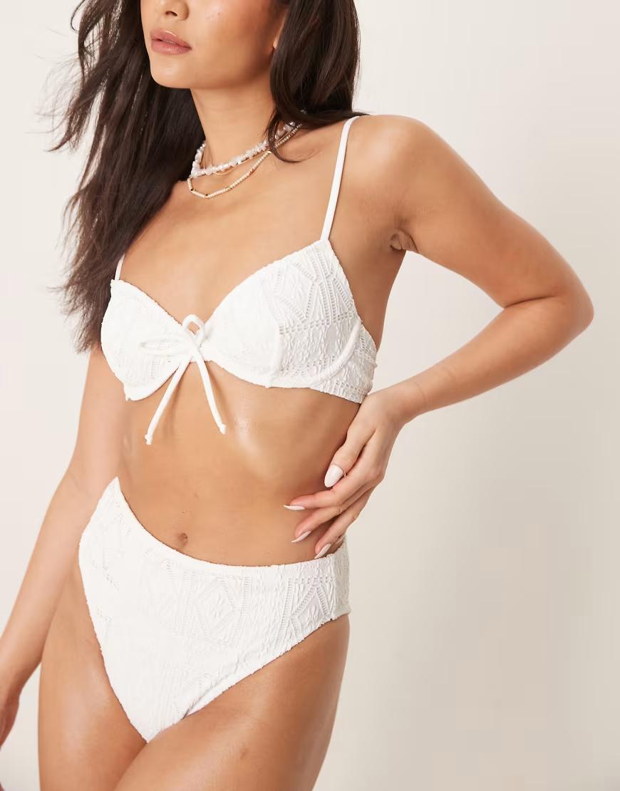 biała GÓRA OD BIKINI