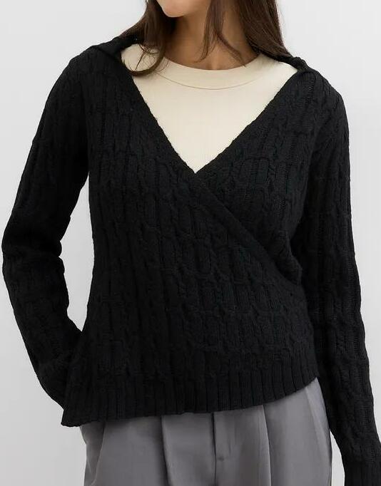 SWETER Z KAPTUREM Z ASYMETRYCZNĄ LINIĄ DOŁU