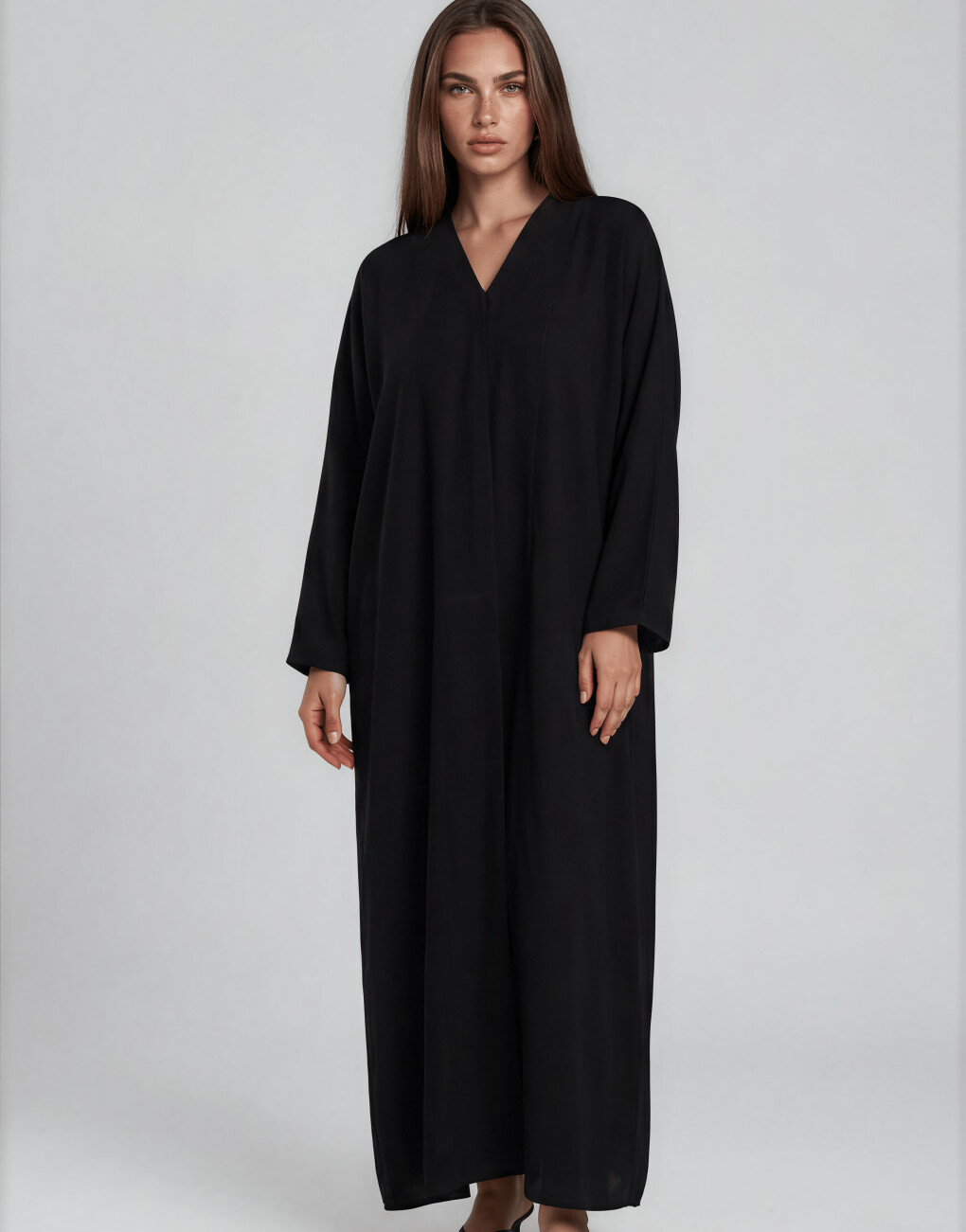 czarna maxi sukienka v neck