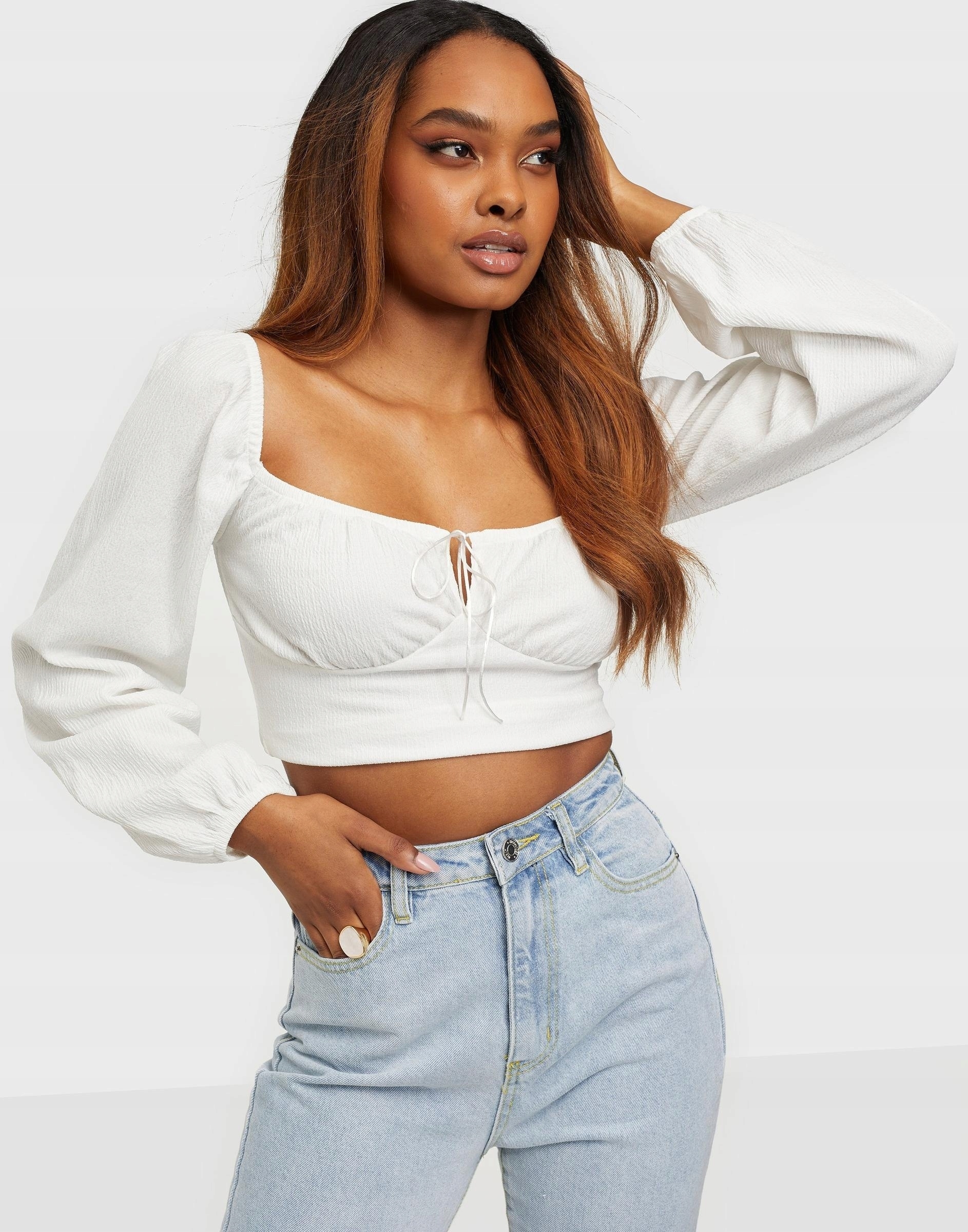 BIAŁY CROP TOP BUFKI WIĄZANIE