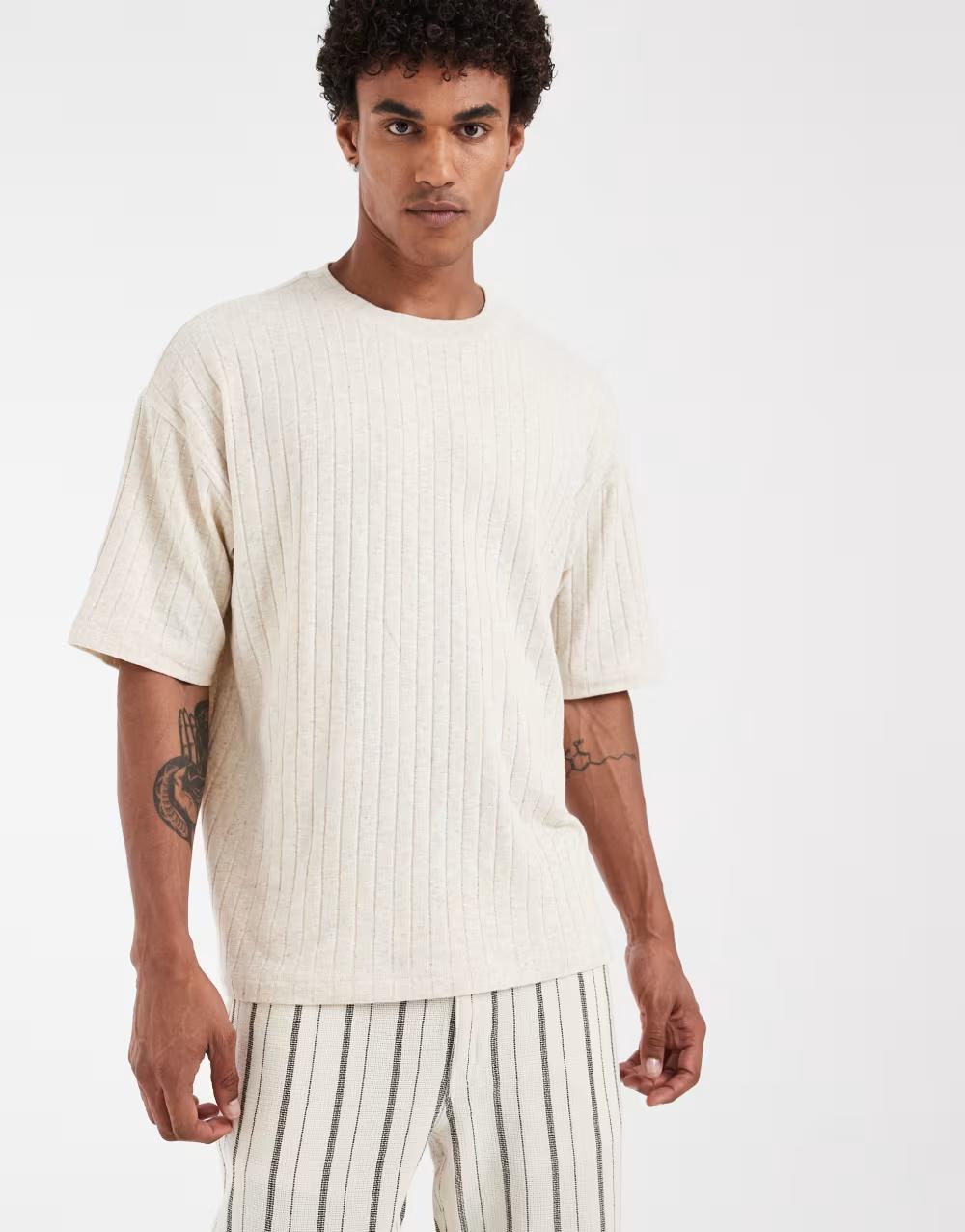 beżowy t-shirt z domieszką lnu oversize okrągły dekolt