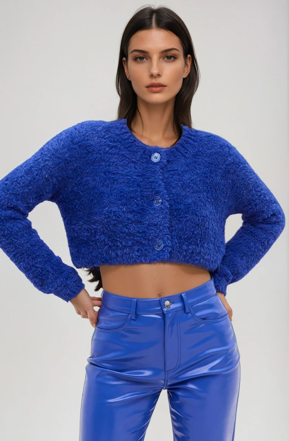 NIEBIESKI KRÓTKI SWETER GUZIKI