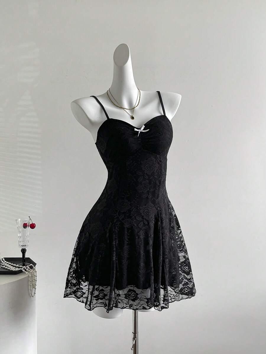 CZARNA MINI SUKIENKA