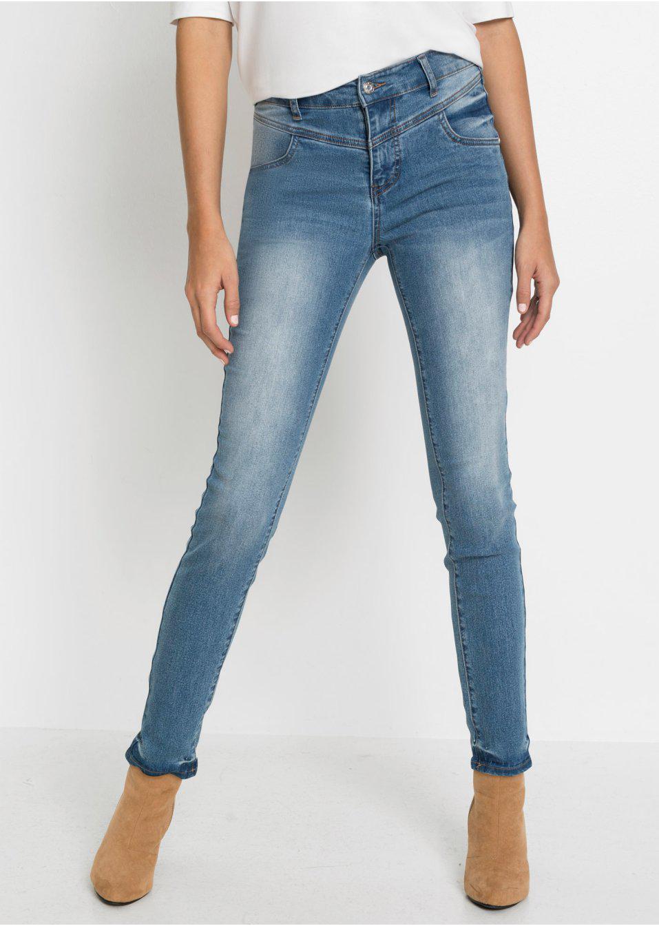 niebieskie spodnie jeans 