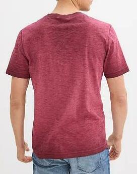 T-SHIRT Z DEKOLTEM