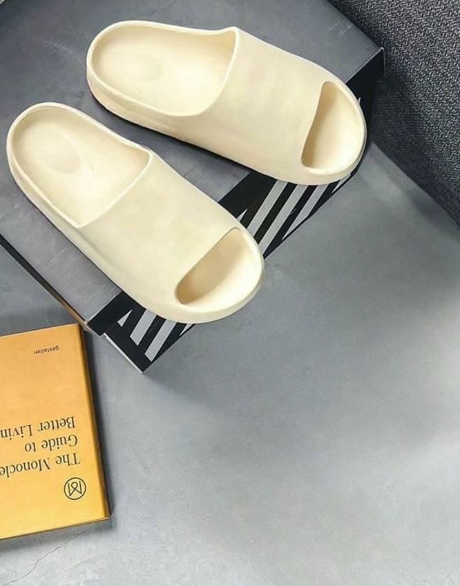 BEŻOWE KLAPKI CASUAL 