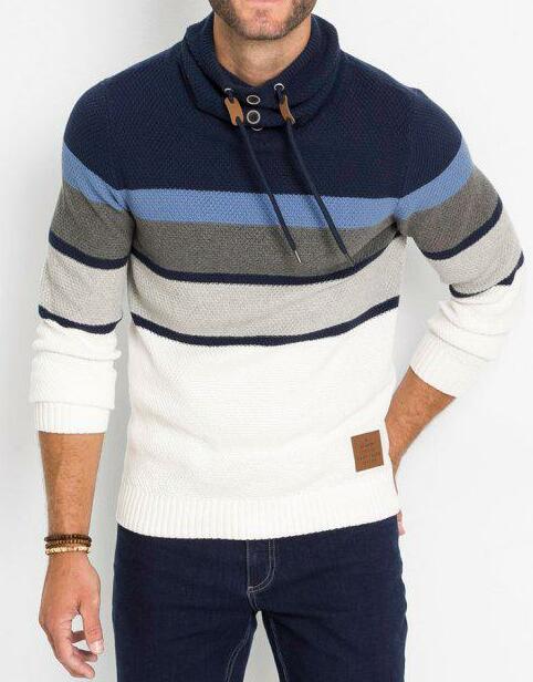 SWETER W PASKI