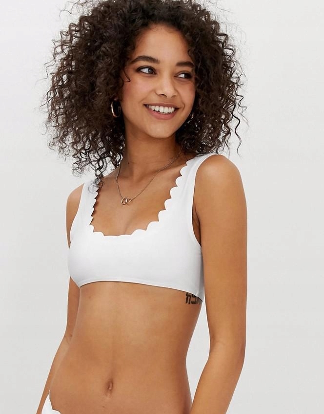 biała góra od bikini