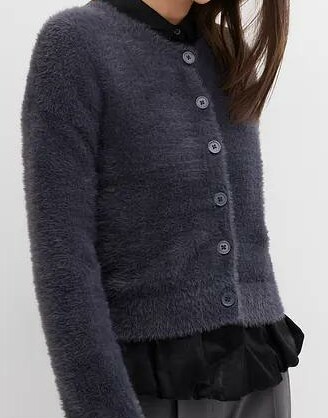 SWETER DAMSKI Z GUZIKAMI