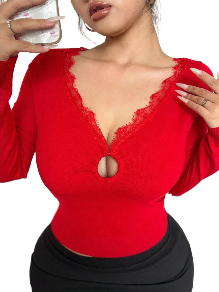 SWETER Z DEKOLTEM W SEREK