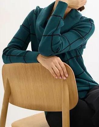 SWETER W KRATKĘ
