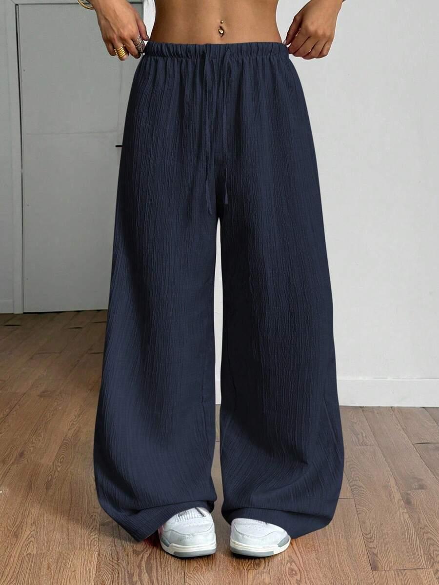 granatowe spodnie casual