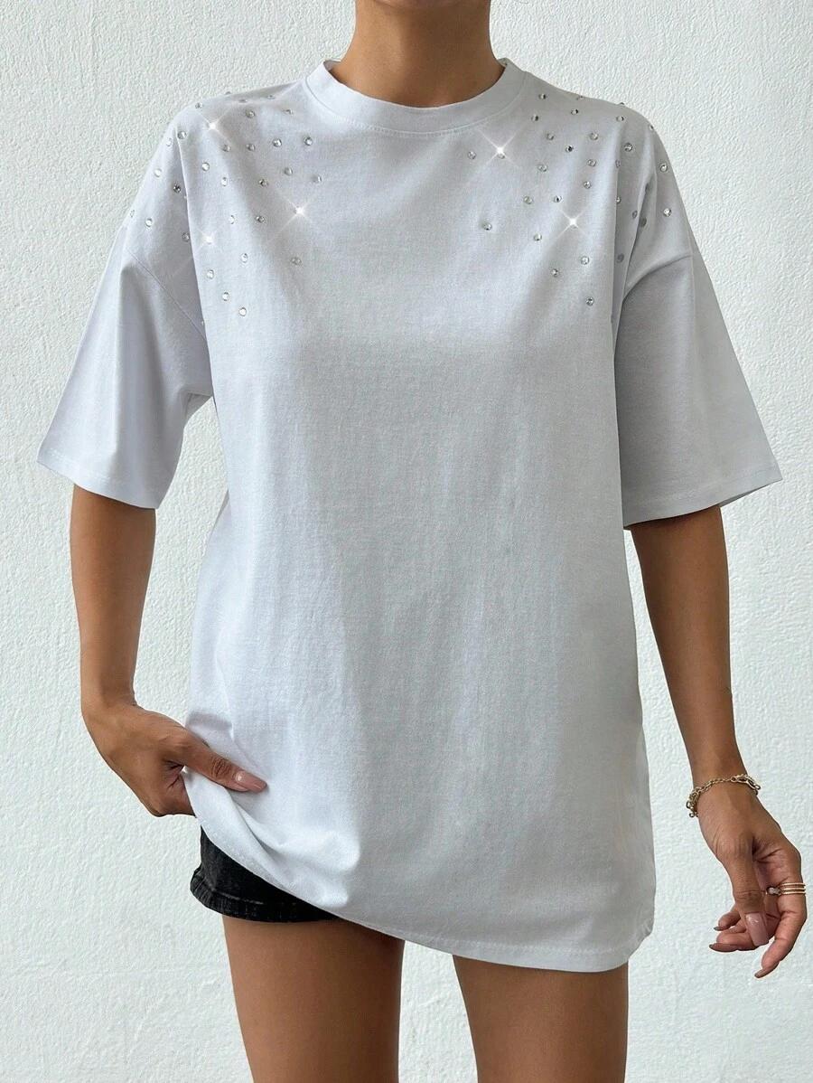BIAŁY T-SHIRT ZDOBIENIA 