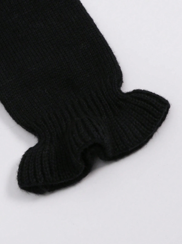 czarny sweter guziki