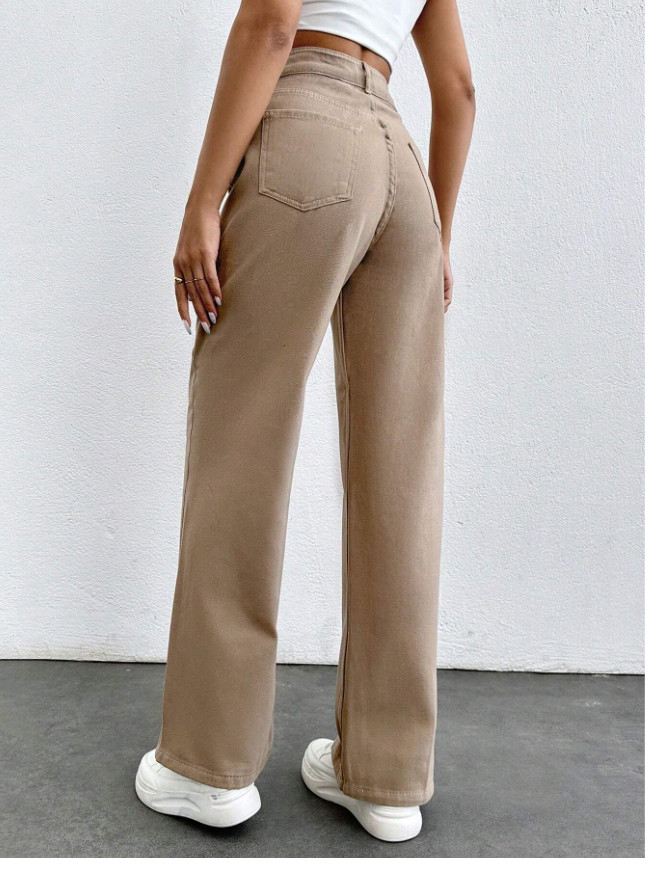 beżowe spodnie jeans