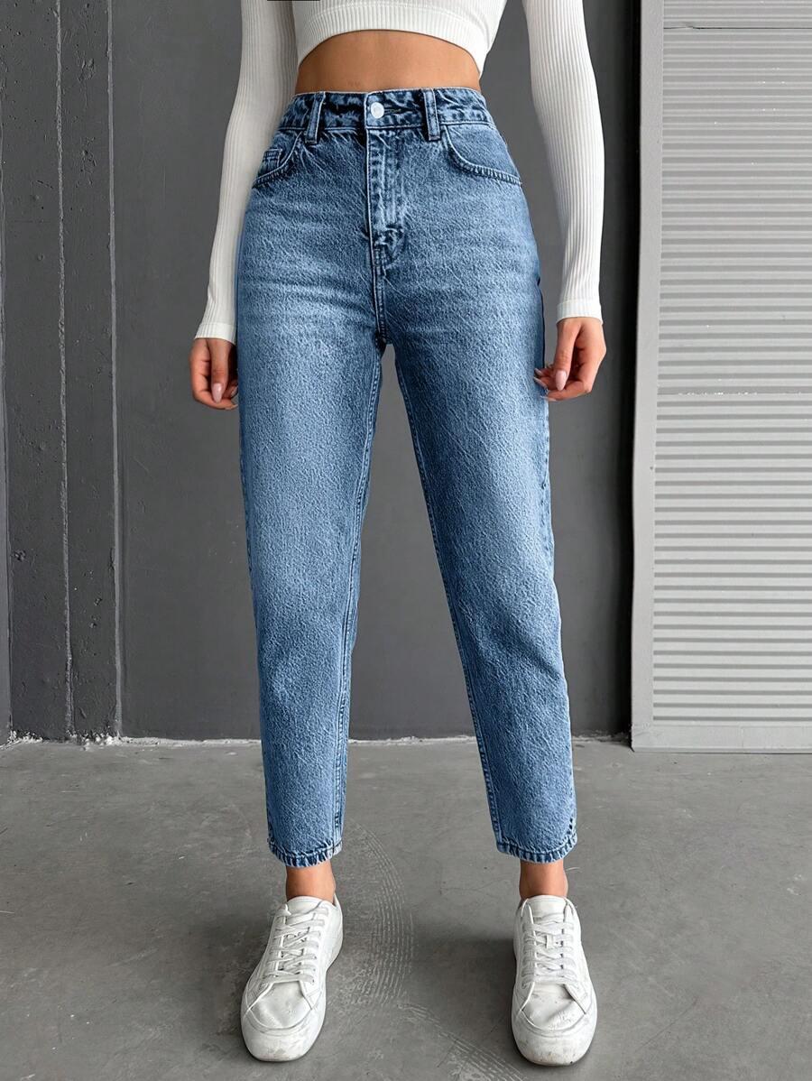 niebieskie spodnie jeans