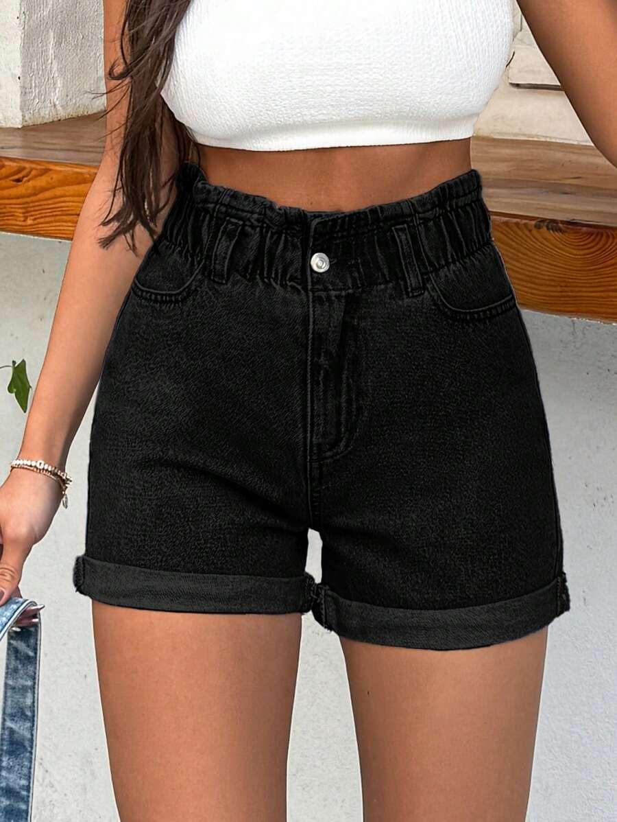 czarne spodenki jeans