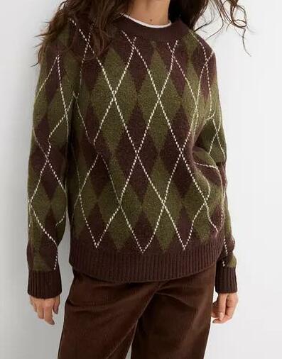 SWETER W KRATKĘ