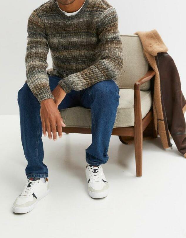 SWETER W PASKI