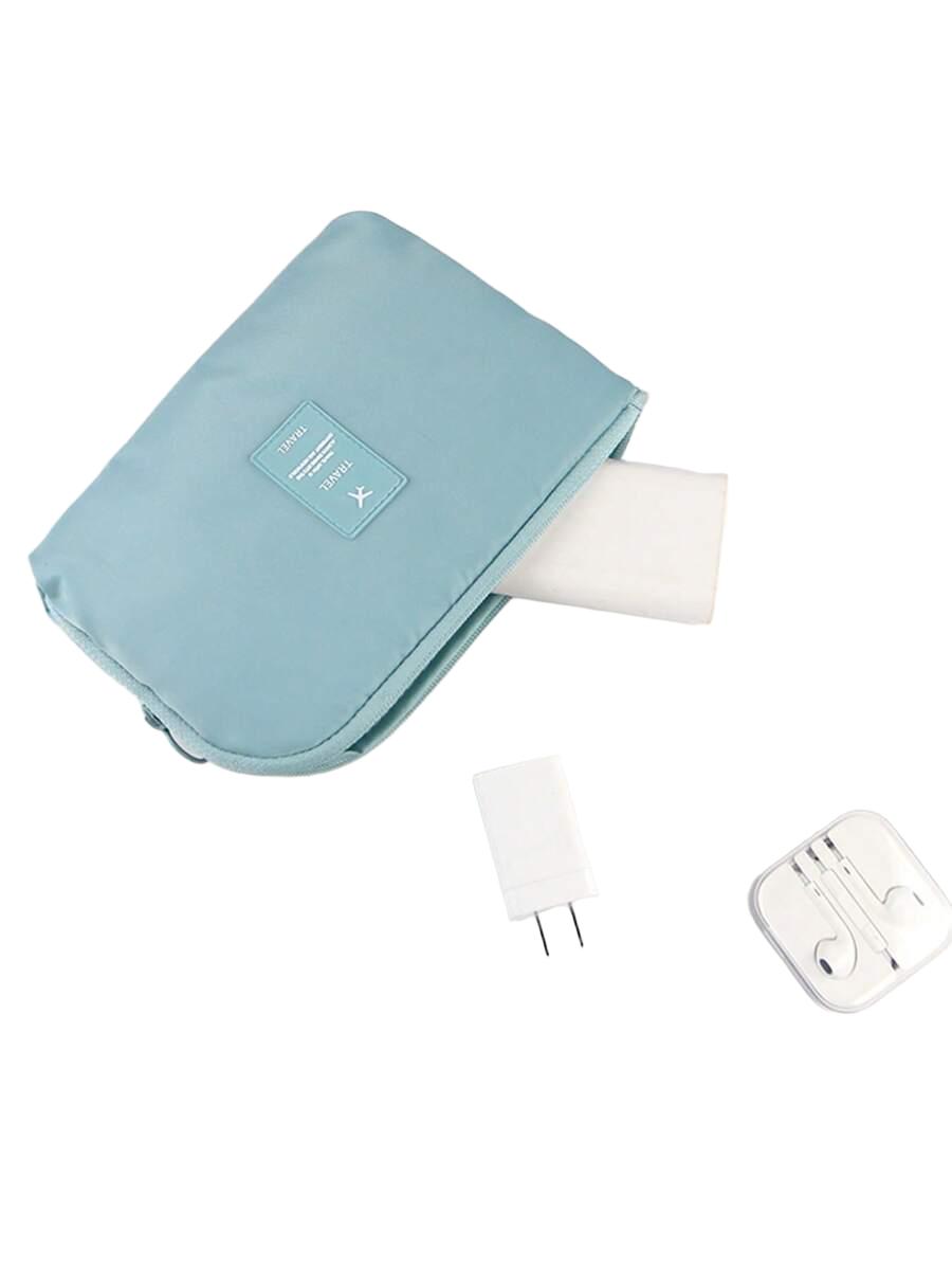 niebieski organizer na kable