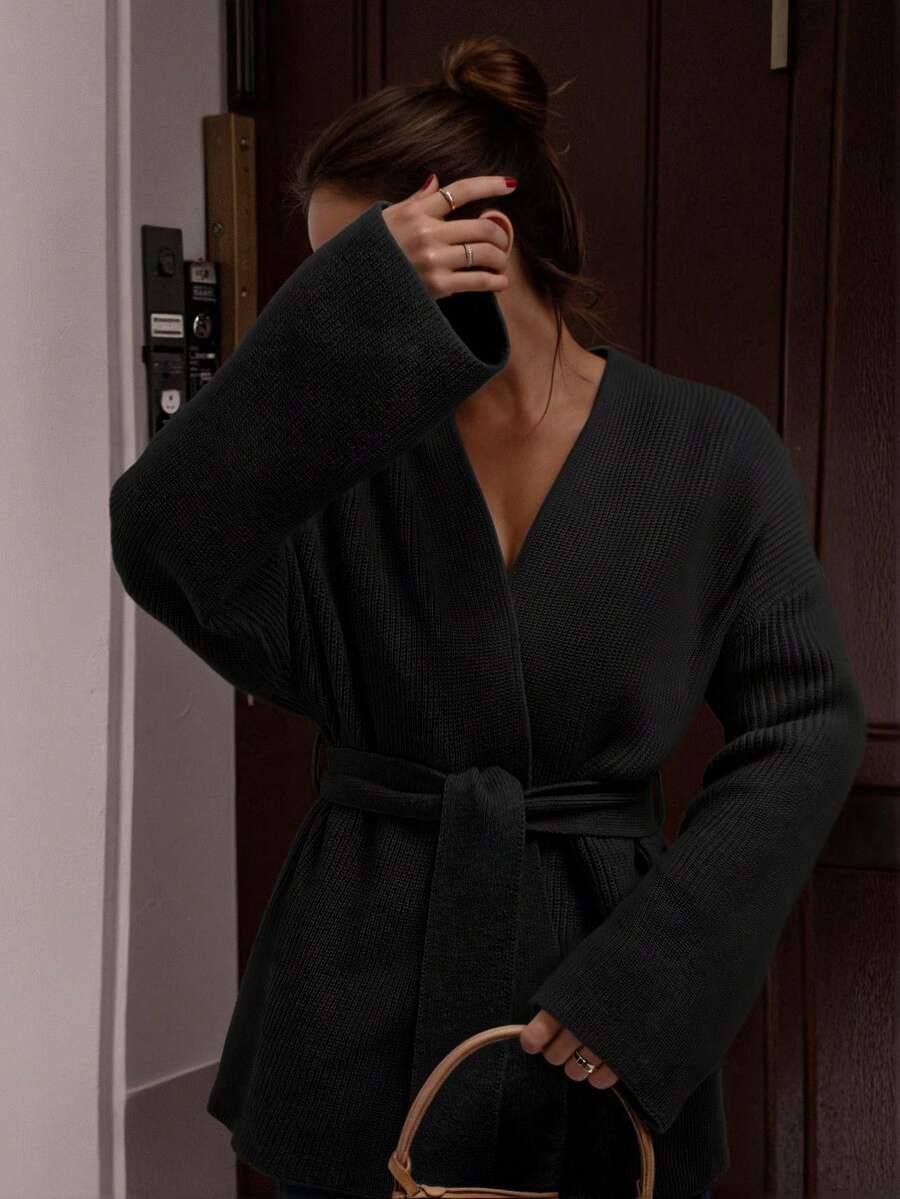 czarny sweter kardigan