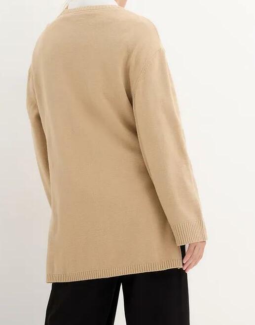 SWETER Z ROZCIĘCIAMI