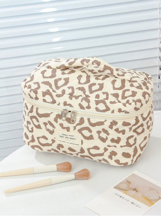KOSMETYCZKA ZAMEK ANIMAL PRINT
