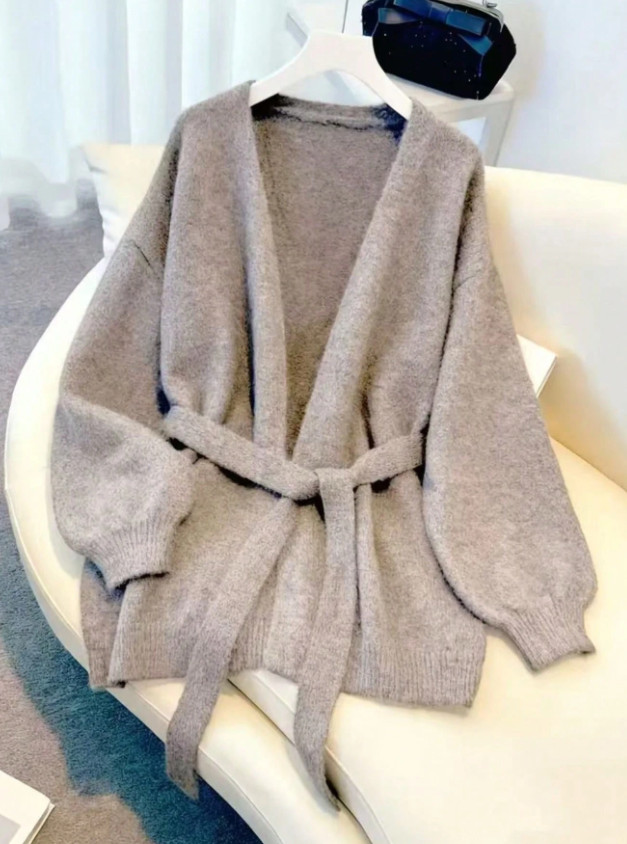 beżowy sweter wiązanie 