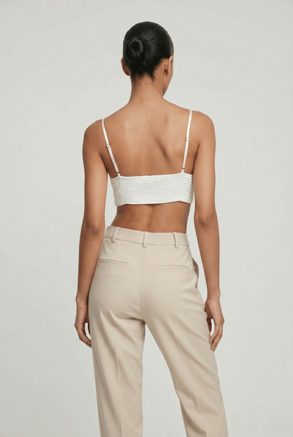 biały crop top marszczenie