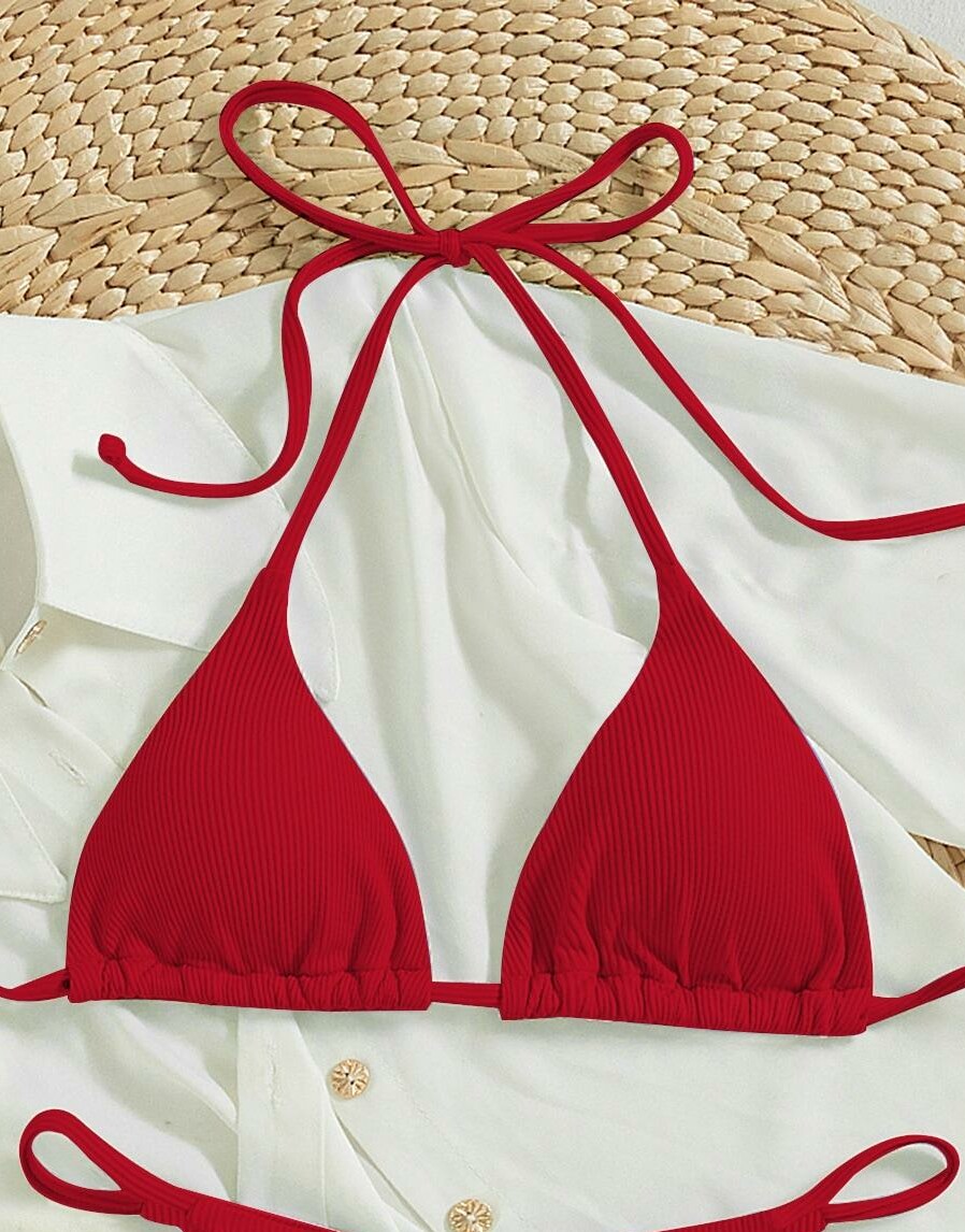 czerwona góra od bikini
