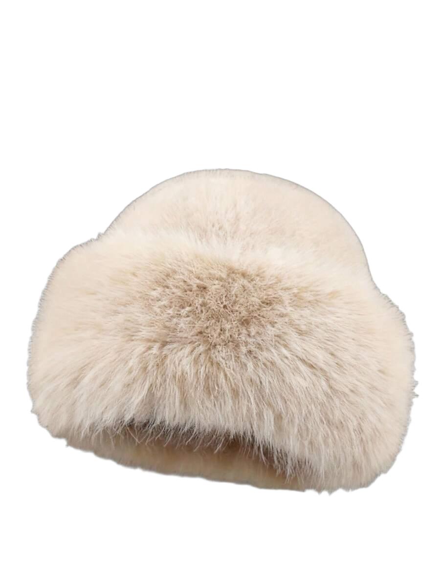 beżowa czapka sztuczne futro