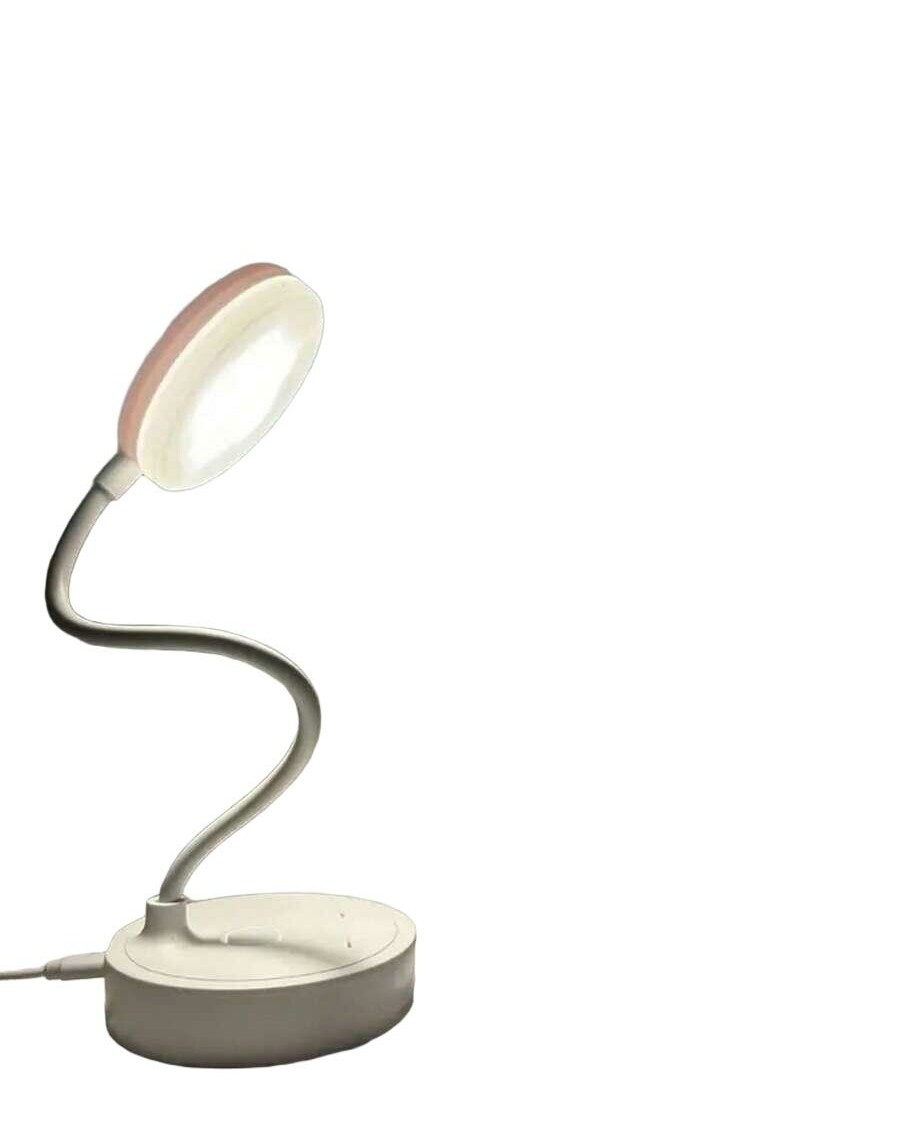 biała lampa na biurko