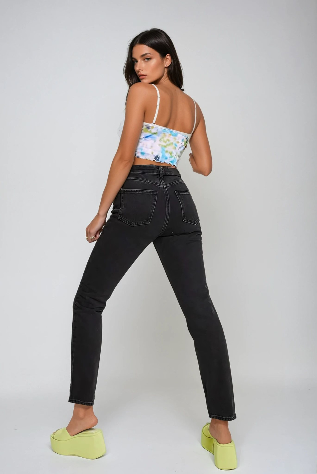 czarne spodnie jeans