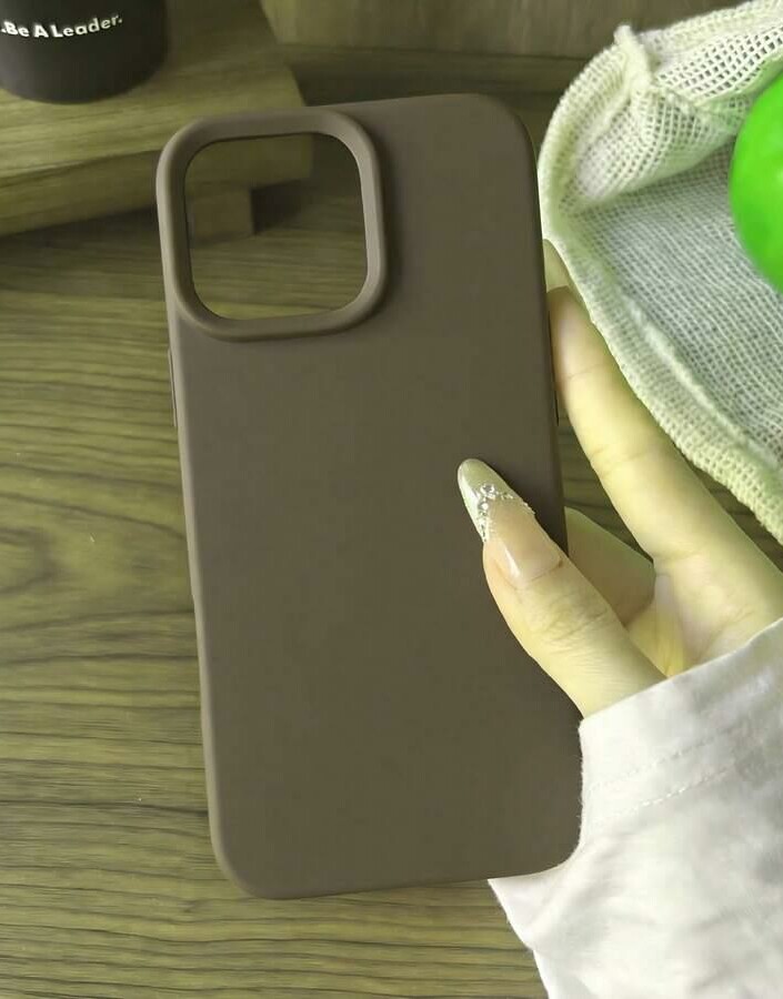 brązowe etui na telefon iPhone