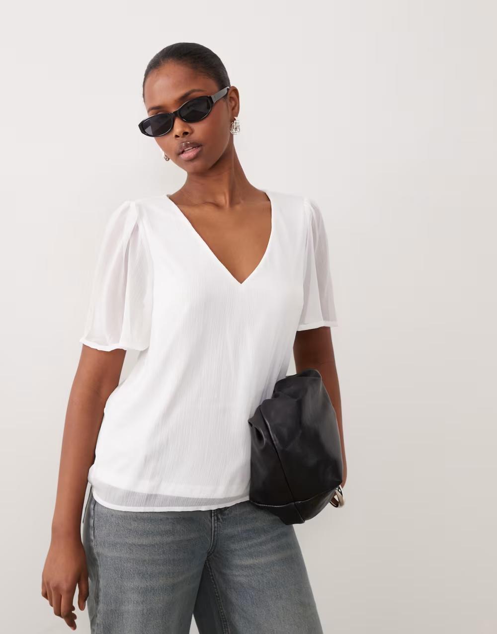 biały t-shirt v-neck casual