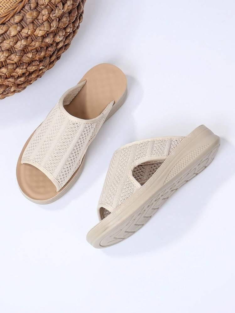 beżowe klapki platforma