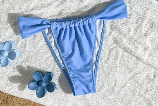 niebieski dół od bikini 