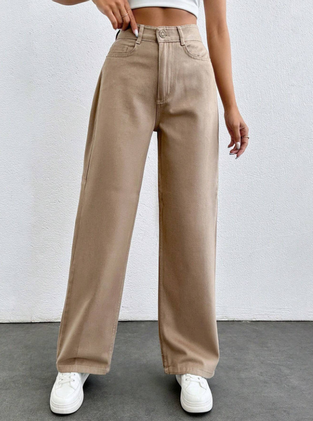 beżowe spodnie jeans