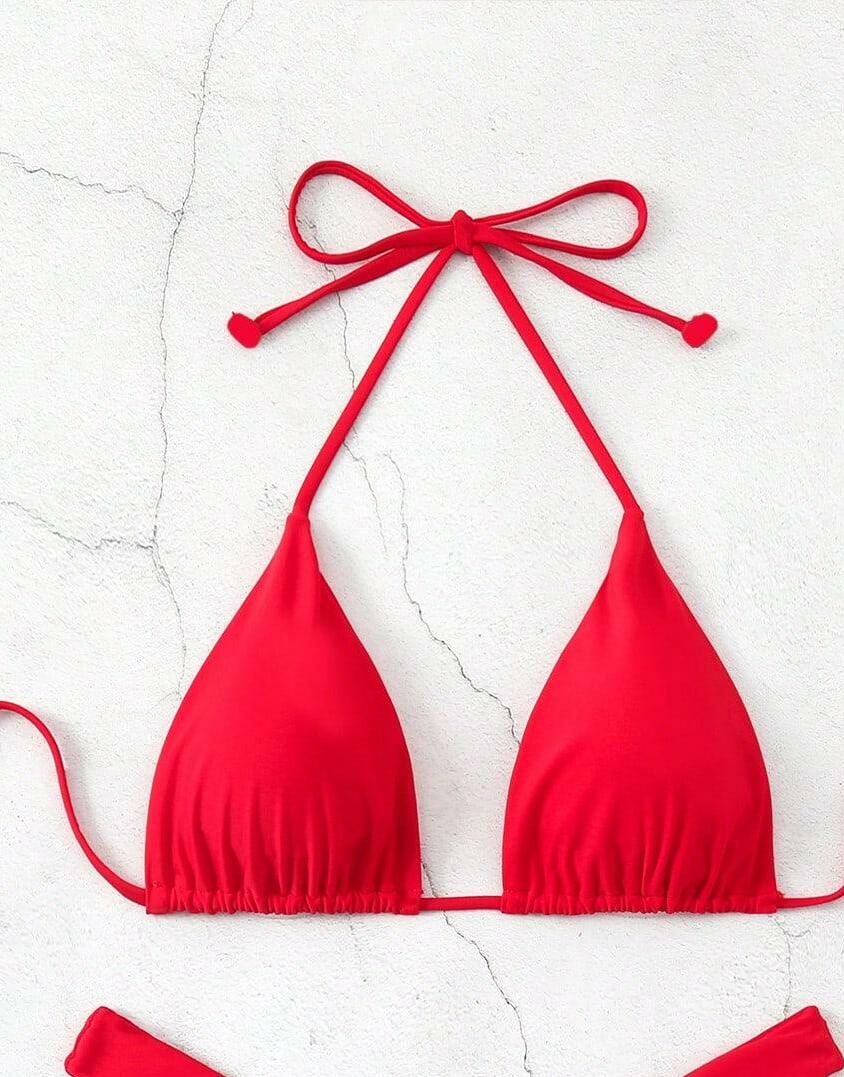 czerwona góra od bikini