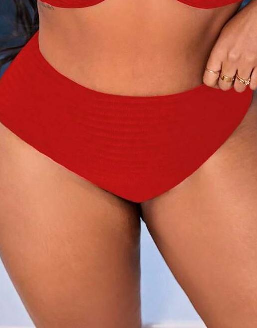 czerwony dół od bikini