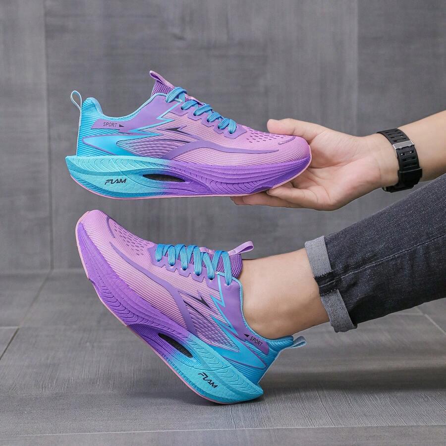 sznurowane buty sportowe