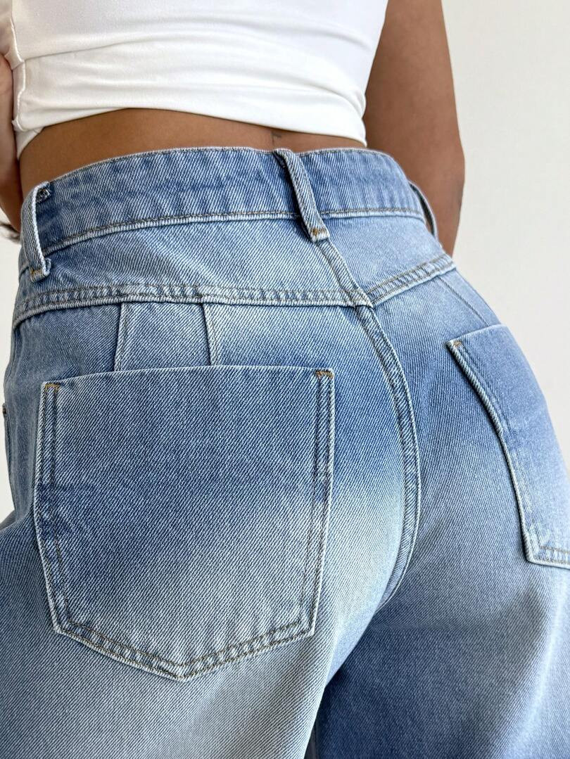 niebieskie spodnie jeansowe